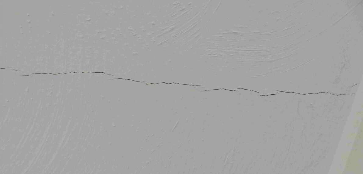 Click image for larger version

Name:	Ceiling_crack.jpg
Views:	85
Size:	57.6 KB
ID:	96617